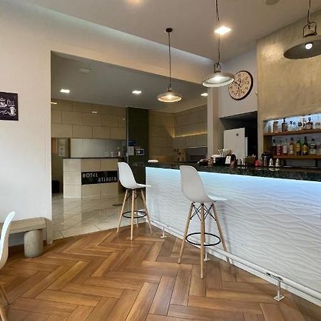 Hotel Atlanta Патра Экстерьер фото