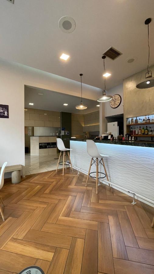 Hotel Atlanta Патра Экстерьер фото