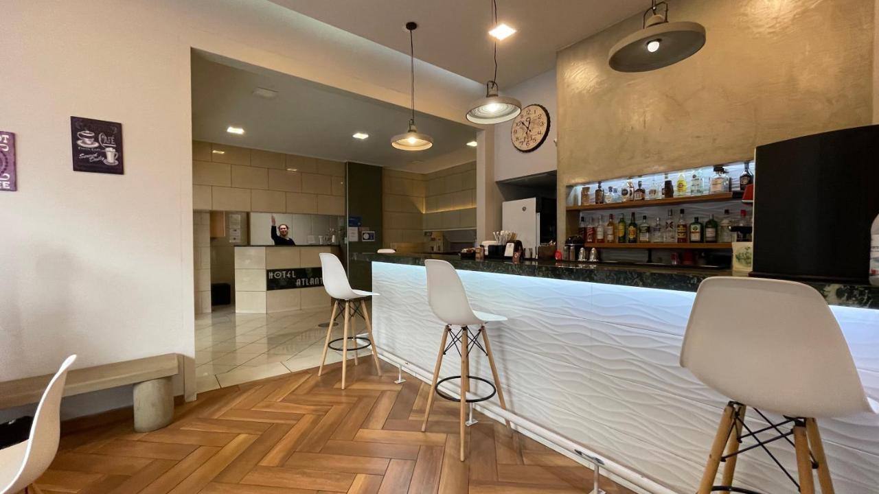 Hotel Atlanta Патра Экстерьер фото