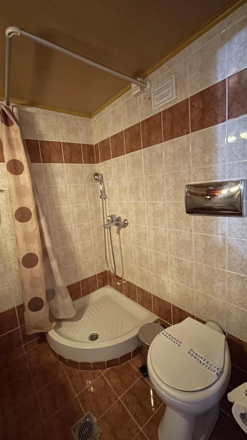Hotel Atlanta Патра Экстерьер фото