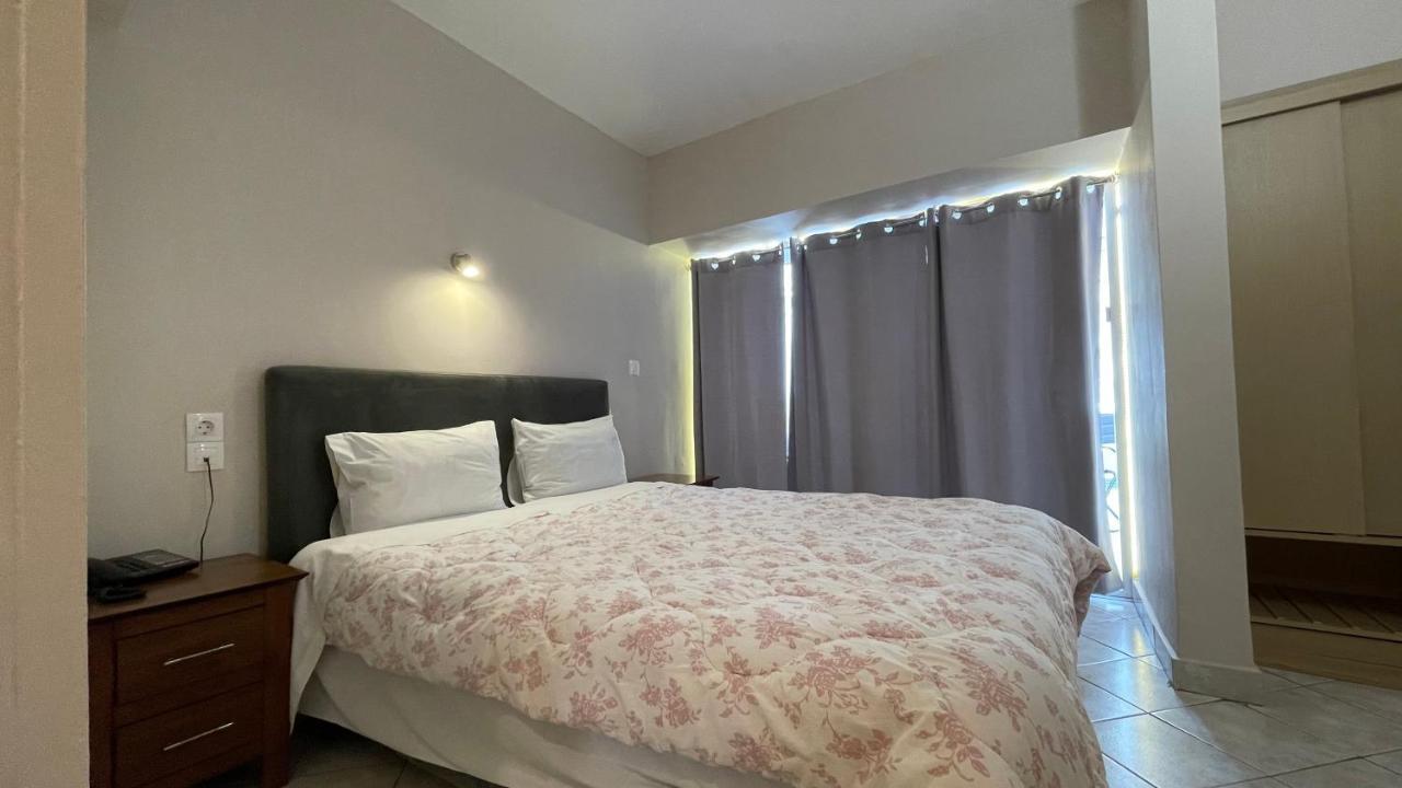 Hotel Atlanta Патра Экстерьер фото