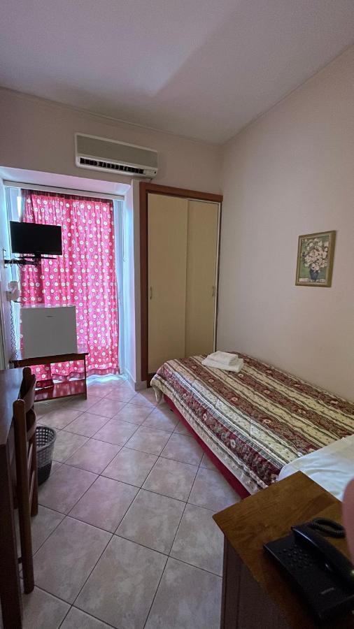 Hotel Atlanta Патра Экстерьер фото
