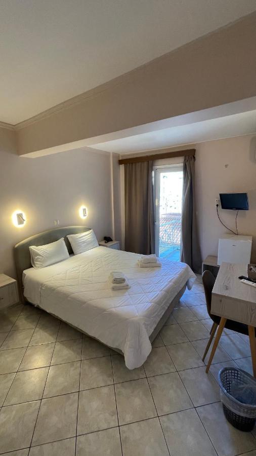 Hotel Atlanta Патра Экстерьер фото