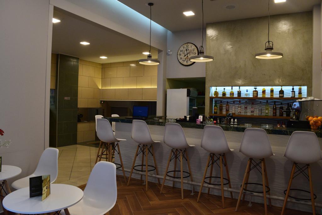 Hotel Atlanta Патра Экстерьер фото